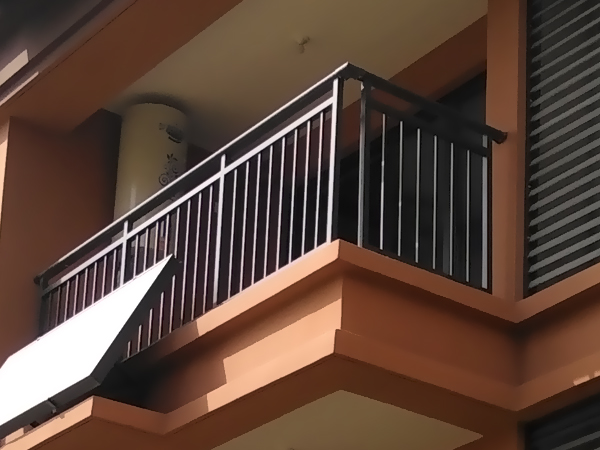 小區陽臺護欄圖片