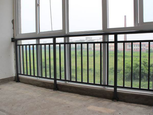 陽臺窗戶護欄