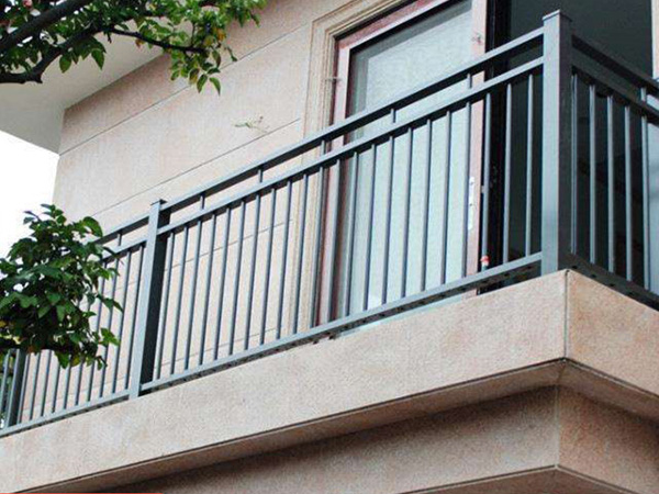 陽臺圍欄多少錢一米？