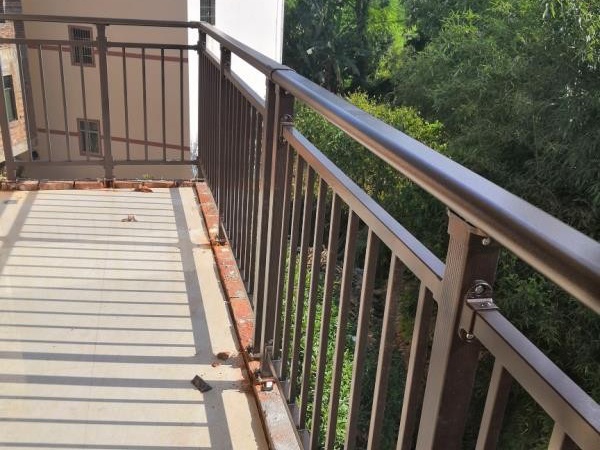 安徽鋅鋼護欄廠家地址在哪里？