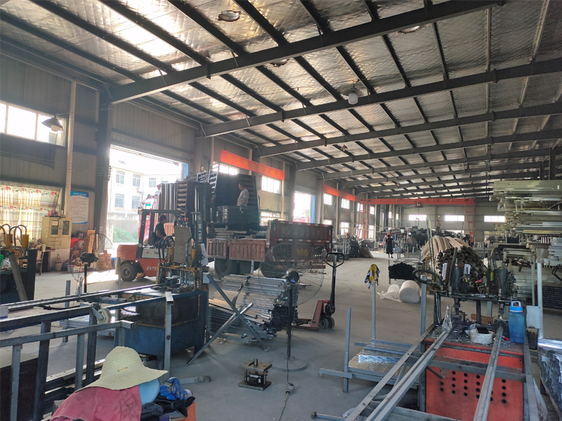 金用護欄2020年8月17日鋅鋼百葉窗裝車發貨! 金用護欄2020年8月17日鋅鋼百葉窗裝車發貨!