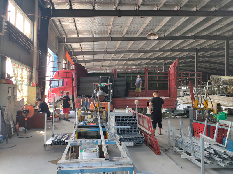 金用護欄2020年8月18日鋅鋼窗戶護欄裝車發貨! 金用護欄2020年8月18日鋅鋼窗戶護欄裝車發貨!