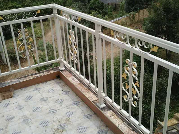 陽臺(tái)護(hù)欄采購技巧 陽臺(tái)護(hù)欄采購技巧