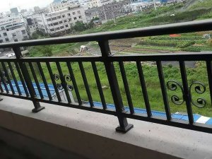 為什么大家喜歡采購鋅鋼陽臺護欄？原因在這里！