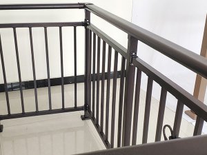 噴塑陽臺護欄與噴漆陽臺護欄相比有什么優(yōu)勢？