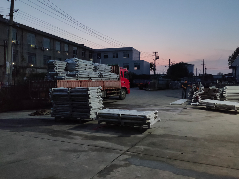 金用護欄2020年9月19日鋅鋼百葉窗發貨！