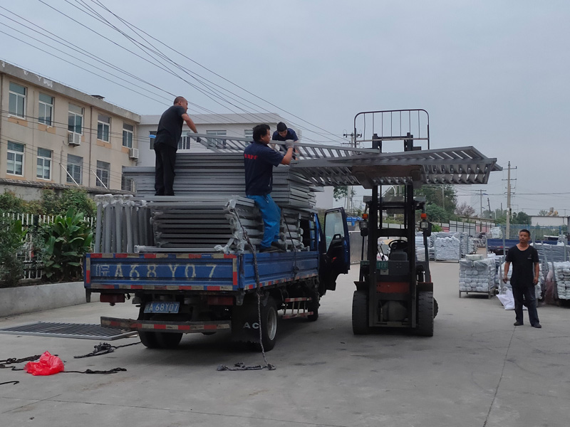 金用護欄2020年9月24日鋅鋼百葉窗發貨！