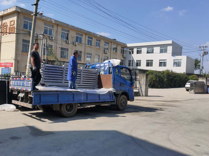 金用護欄2020年10月10日鋅鋼陽臺護欄發(fā)貨! 金用護欄2020年10月10日鋅鋼陽臺護欄發(fā)貨!