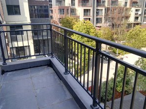 鋅鋼陽臺護欄廠家怎么選，這三點很重要！