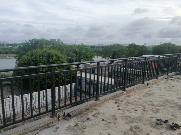 推薦2款陽臺護欄，定制價格不到60元一米！