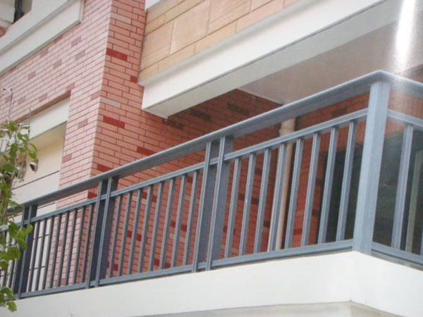 鋅鋼護欄會生銹嗎？