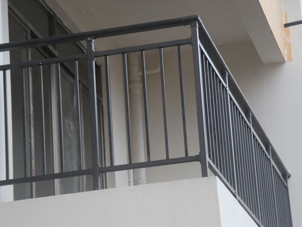 選擇鋅鋼護欄生產廠家，這幾點很重要！