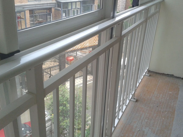 鋅鋼護(hù)欄有哪些特性？