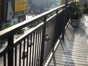 鋅鋼護欄好還是不銹鋼護欄好？