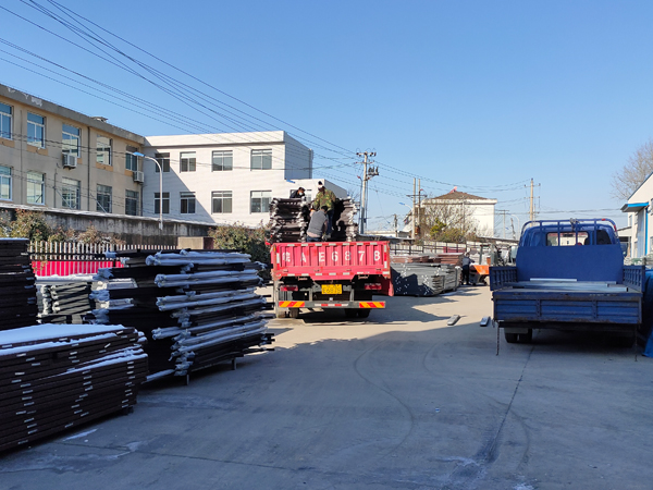 金用護欄2020年12月30日上午鋅鋼樓梯扶手發(fā)貨！