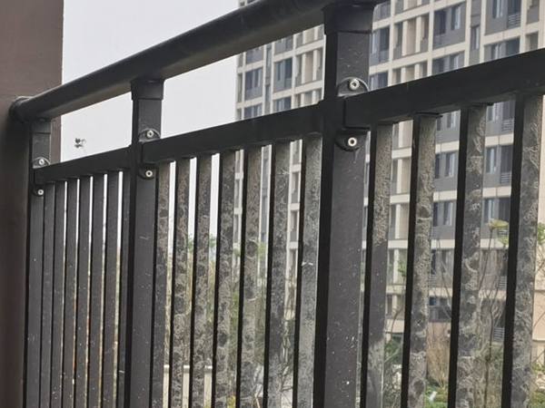 陽臺護欄定制多少錢一米? 陽臺護欄定制多少錢一米?