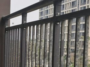 陽臺護欄定制多少錢一米？