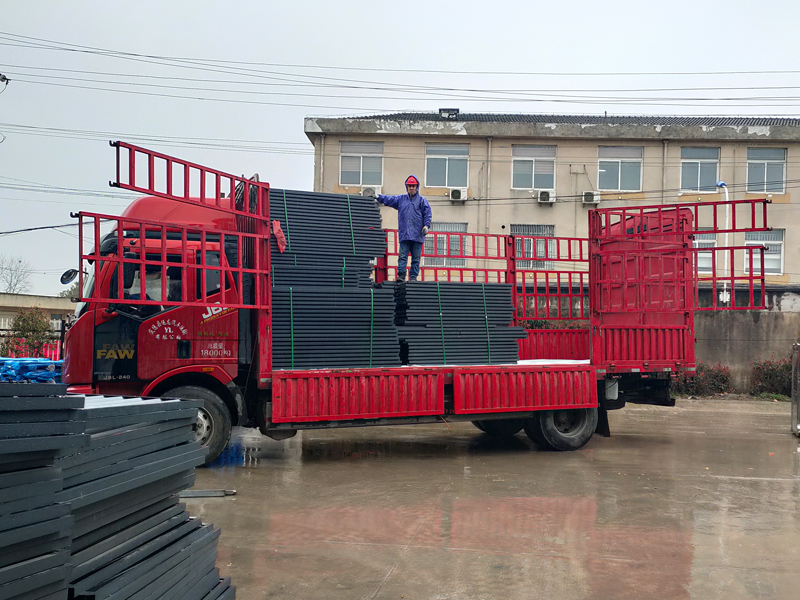 金用護欄2021年3月15日鋁合金百葉窗發貨！