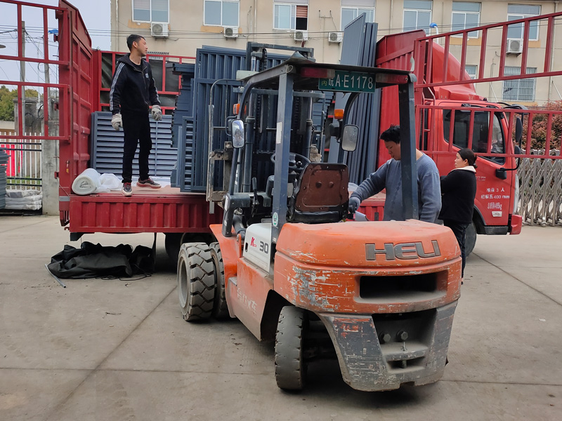 金用護欄2021年4月2日鋁合金百葉窗發(fā)貨！