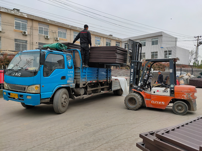 金用護欄2021年4月14日鋁合金百葉窗發(fā)貨！