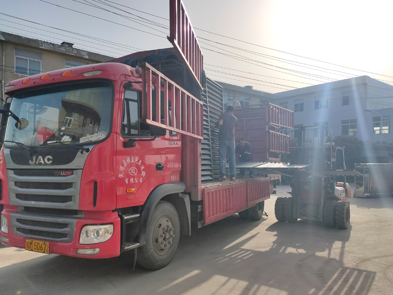 金用護欄2021年4月30日鋅鋼百葉窗發貨！