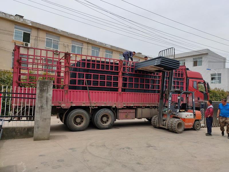 金用護(hù)欄2021年5月6日鋅鋼百葉窗發(fā)貨! 金用護(hù)欄2021年5月6日鋅鋼百葉窗發(fā)貨!