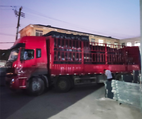 金用護(hù)欄2021年6月11日鋅鋼百葉窗發(fā)貨！