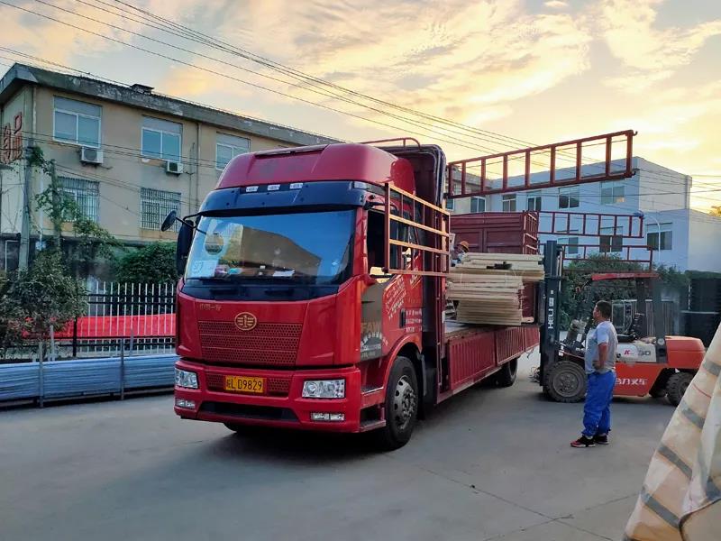 金用護欄2021年9月16日鋅鋼百葉窗發貨！