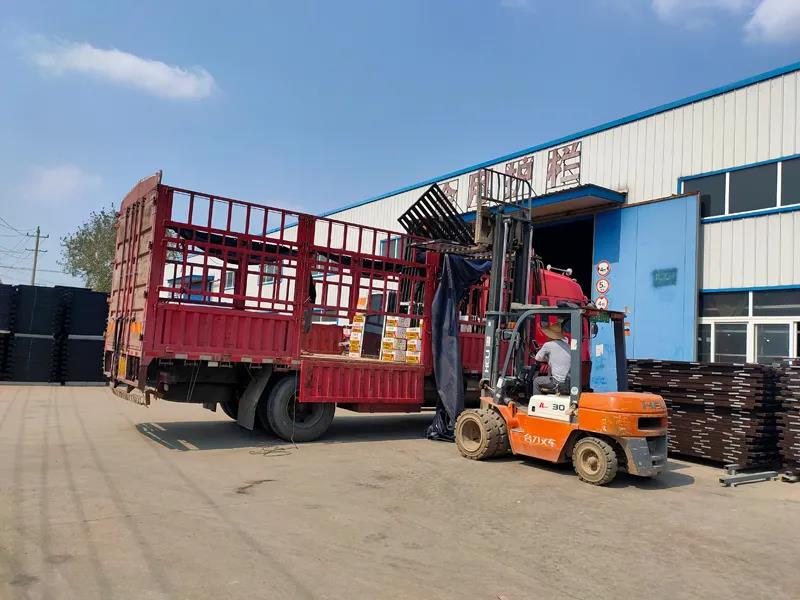 金用護欄2021年9月18日鋅鋼百葉窗發貨！