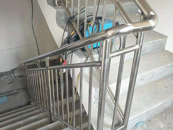 樓梯護(hù)欄圖片大全 樓梯護(hù)欄圖片大全