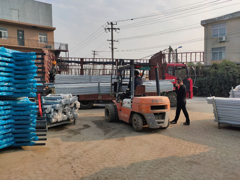 金用護(hù)欄2021年10月23日鋅鋼組裝護(hù)欄發(fā)貨！