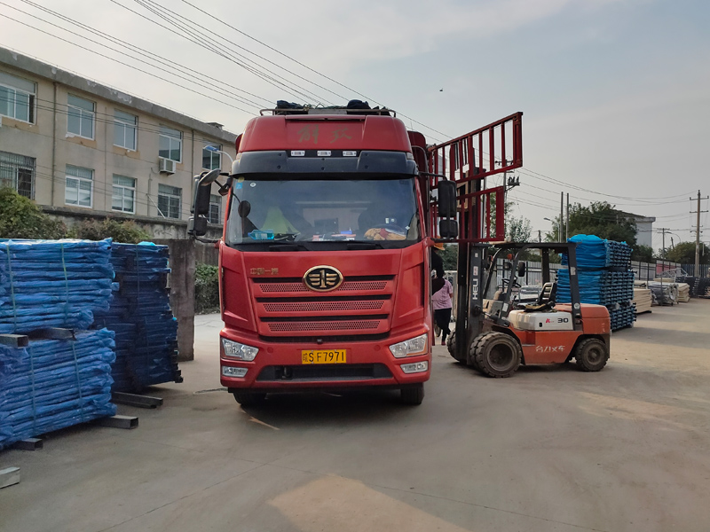 金用護欄2021年10月26日鋅鋼連廊護欄發貨！