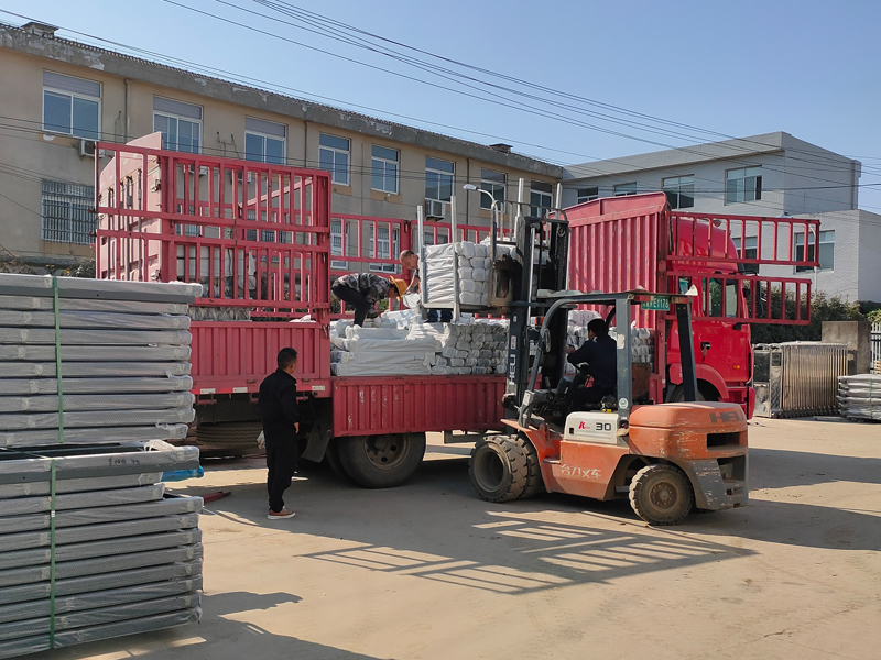 金用護欄2021年11月25日鋅鋼組裝式護欄發(fā)貨! 金用護欄2021年11月25日鋅鋼組裝式護欄發(fā)貨!