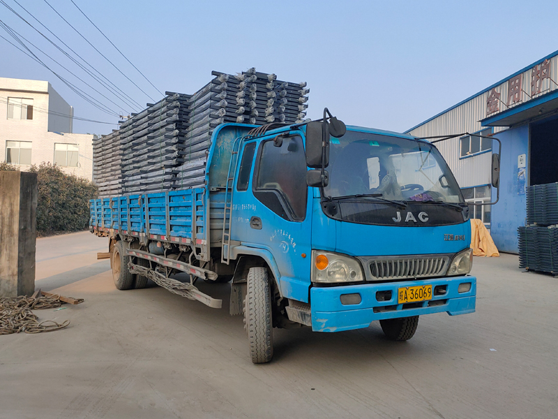 金用護(hù)欄2021年12月22日鋅鋼空調(diào)欄桿裝車發(fā)貨! 金用護(hù)欄2021年12月22日鋅鋼空調(diào)欄桿裝車發(fā)貨!