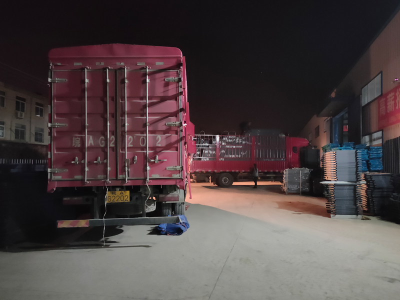 金用護欄2021年12月31日鋅鋼百葉窗裝車發貨! 金用護欄2021年12月31日鋅鋼百葉窗裝車發貨!