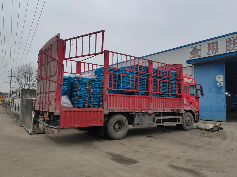 金用護欄2022年1月5日鋅鋼陽臺欄桿裝車發貨！