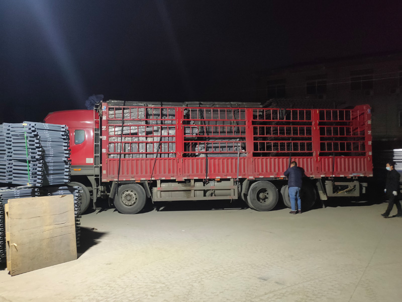 金用護欄2022年1月8日鋅鋼圍墻護欄裝車發貨! 金用護欄2022年1月8日鋅鋼圍墻護欄裝車發貨!