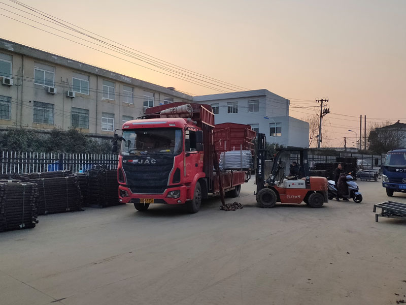 金用護欄2022年2月26日組裝式鋅鋼欄桿裝車發貨！