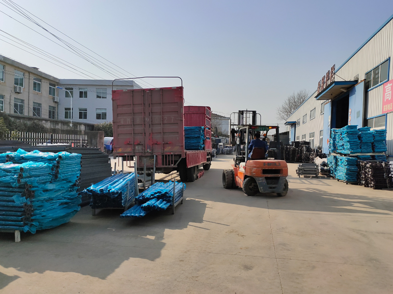 金用護欄2022年3月8日鋅鋼陽臺欄桿裝車發貨! 金用護欄2022年3月8日鋅鋼陽臺欄桿裝車發貨!