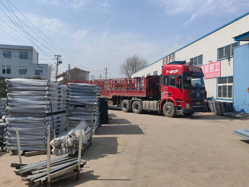 金用護欄2022年3月11日鋅鋼百葉窗裝車發貨！