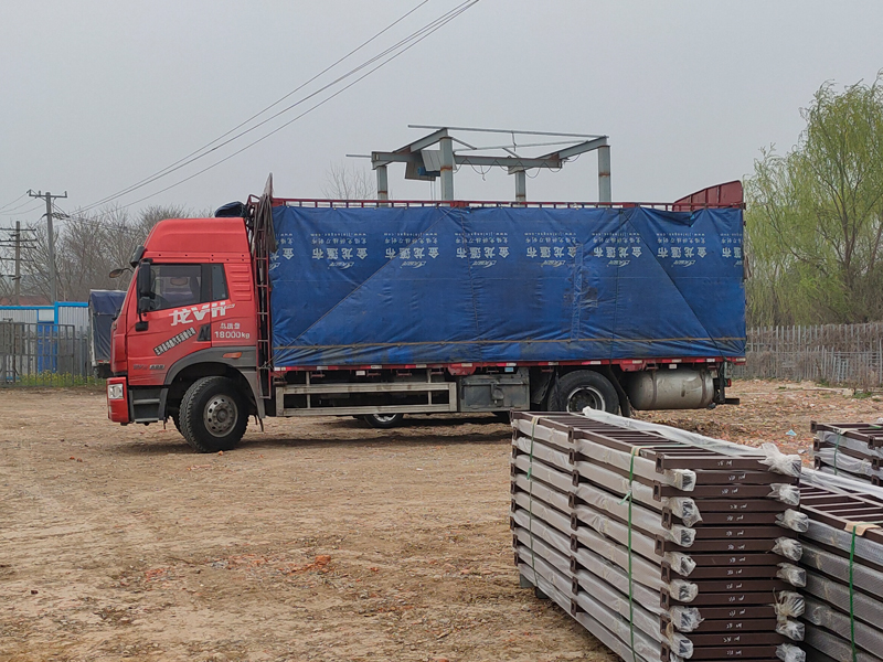 金用護欄2022年3月14日鋅鋼連廊欄桿裝車發(fā)貨！