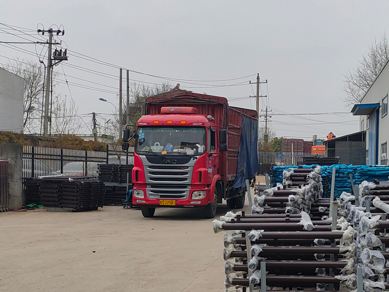 金用護欄2022年3月19日鋅鋼玻璃欄桿裝車發貨! 金用護欄2022年3月19日鋅鋼玻璃欄桿裝車發貨!