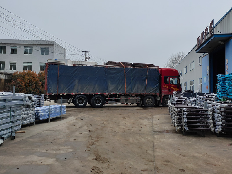 金用護欄2022年3月22日鋅鋼百葉窗裝車發貨！