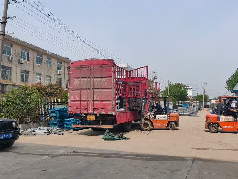 金用護欄2022年4月22日鋅鋼百葉窗裝車發貨！