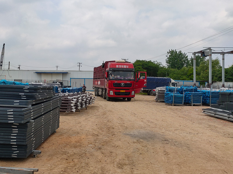 金用護欄2022年5月20日鋅鋼百葉窗裝車發(fā)貨! 金用護欄2022年5月20日鋅鋼百葉窗裝車發(fā)貨!