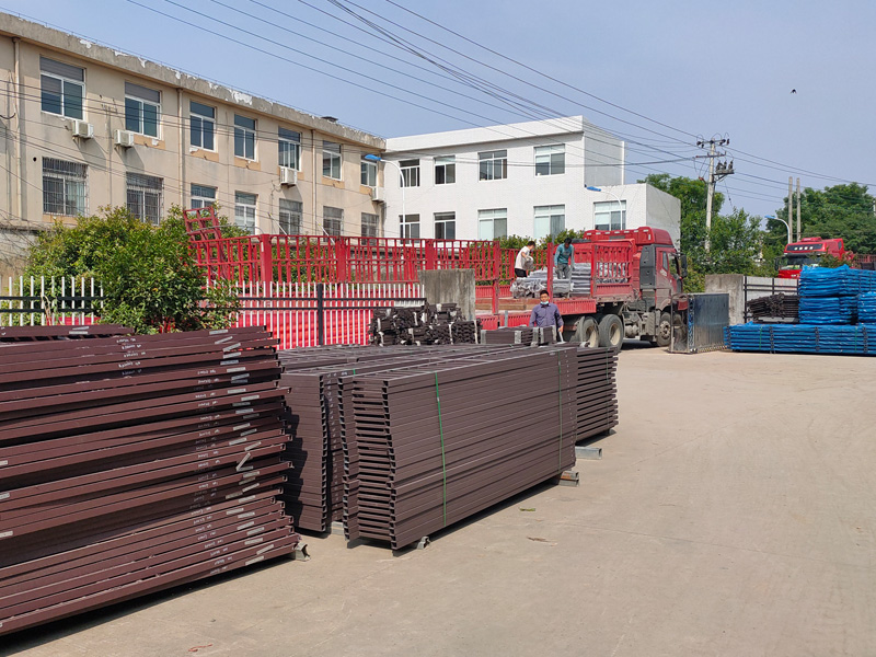 金用護欄2022年5月23日鋅鋼飄窗欄桿裝車發貨! 金用護欄2022年5月23日鋅鋼飄窗欄桿裝車發貨!