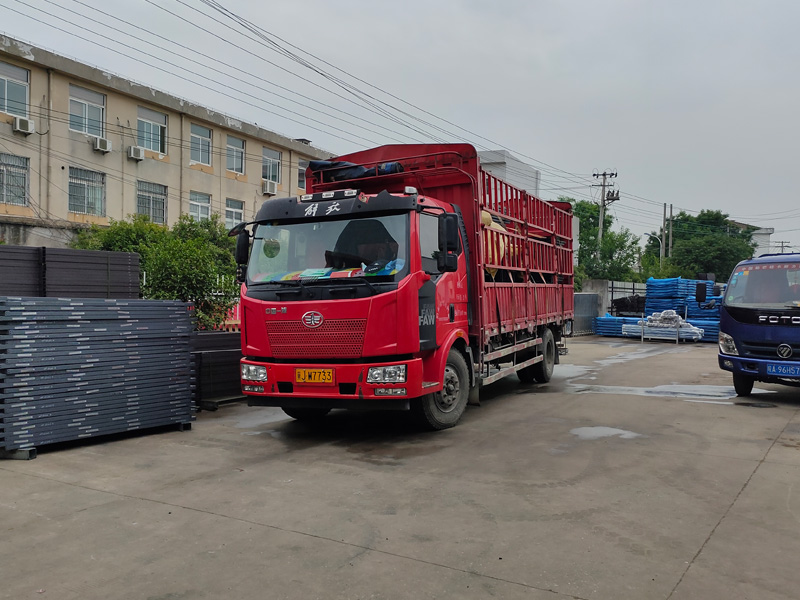 金用護欄2022年5月28日鋅鋼百葉窗裝車發(fā)貨! 金用護欄2022年5月28日鋅鋼百葉窗裝車發(fā)貨!