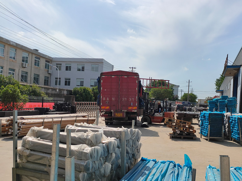 金用護欄2022年6月13日鋅鋼百葉窗裝車發貨! 金用護欄2022年6月13日鋅鋼百葉窗裝車發貨!