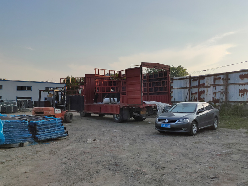 金用護欄2022年6月29日鋅鋼護窗欄桿裝車發貨！