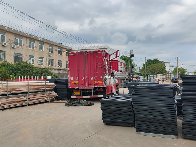 金用護(hù)欄2022年7月1日鋅鋼陽臺護(hù)欄裝車發(fā)貨！